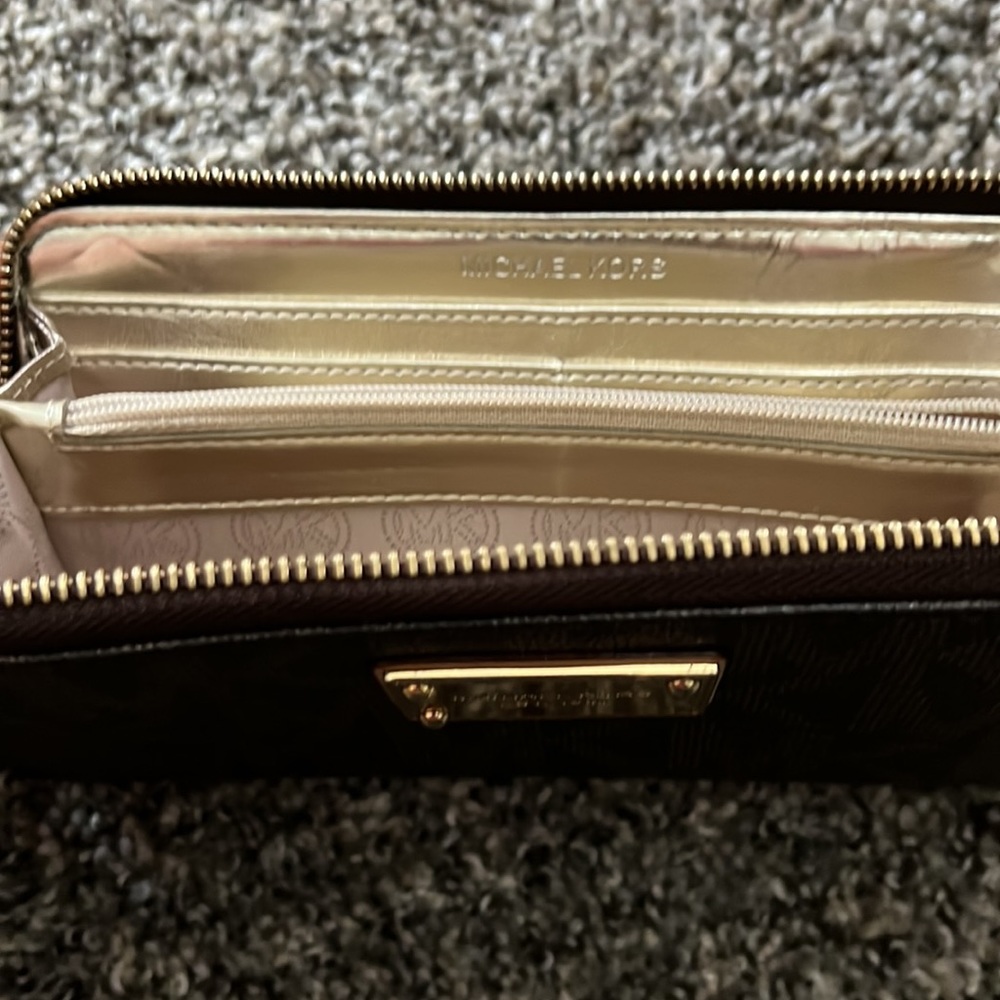 Michael Kors Logo wallet